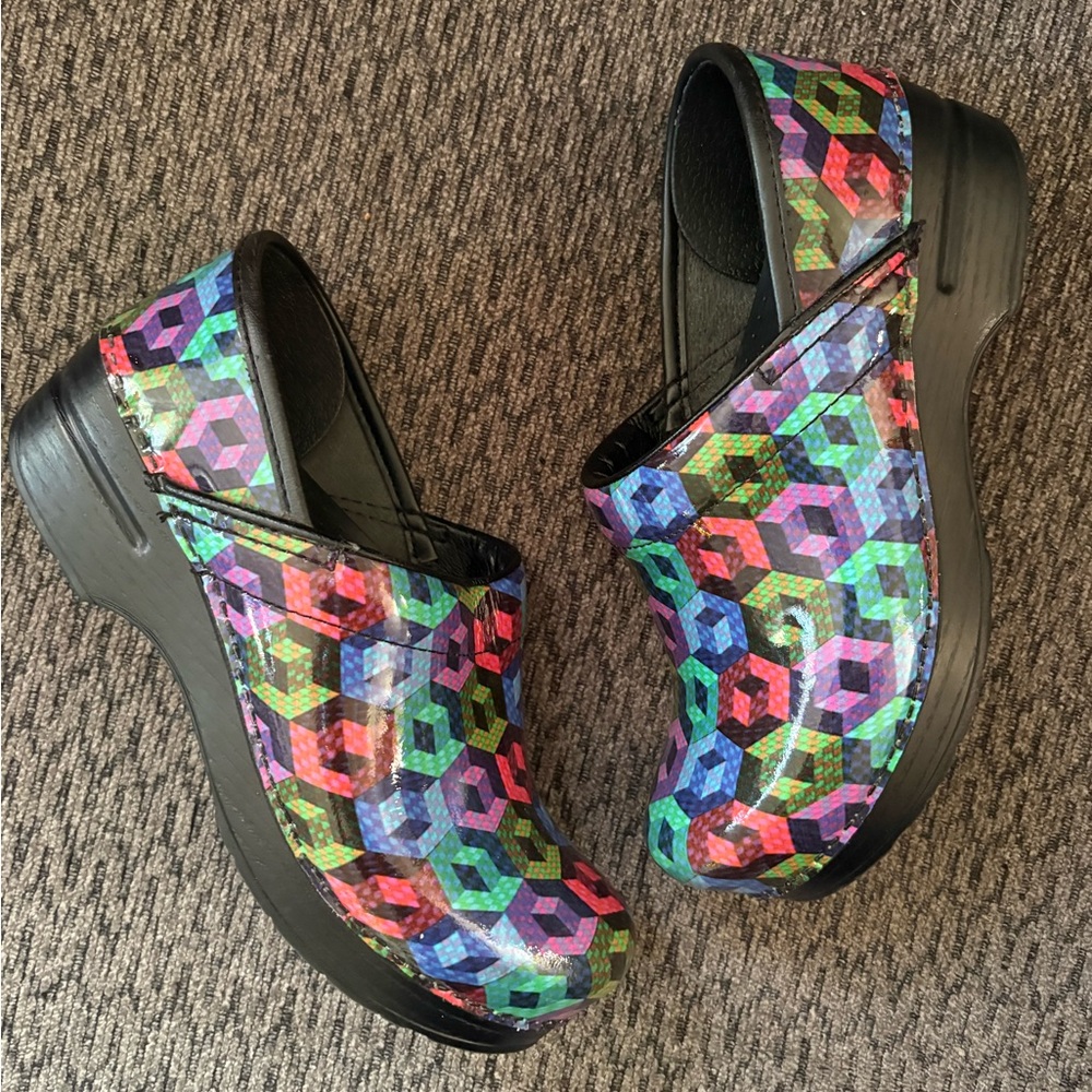Dansko Professional Clogs 3D Print Geometric Pattern Nursing Women’s US 6.5-7